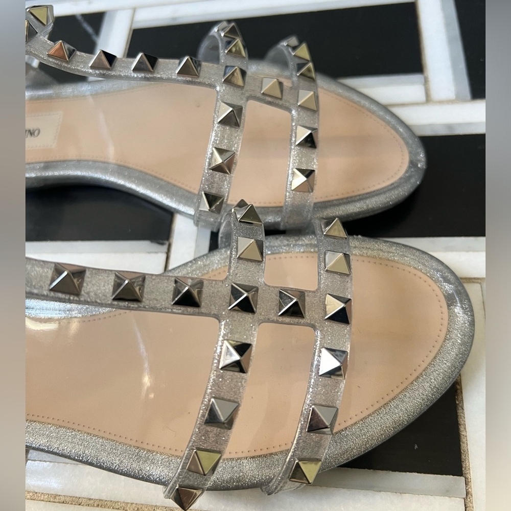 Garavani Glitter Rockstud Gladiator Sandals In Silver - Picture 7 of 8